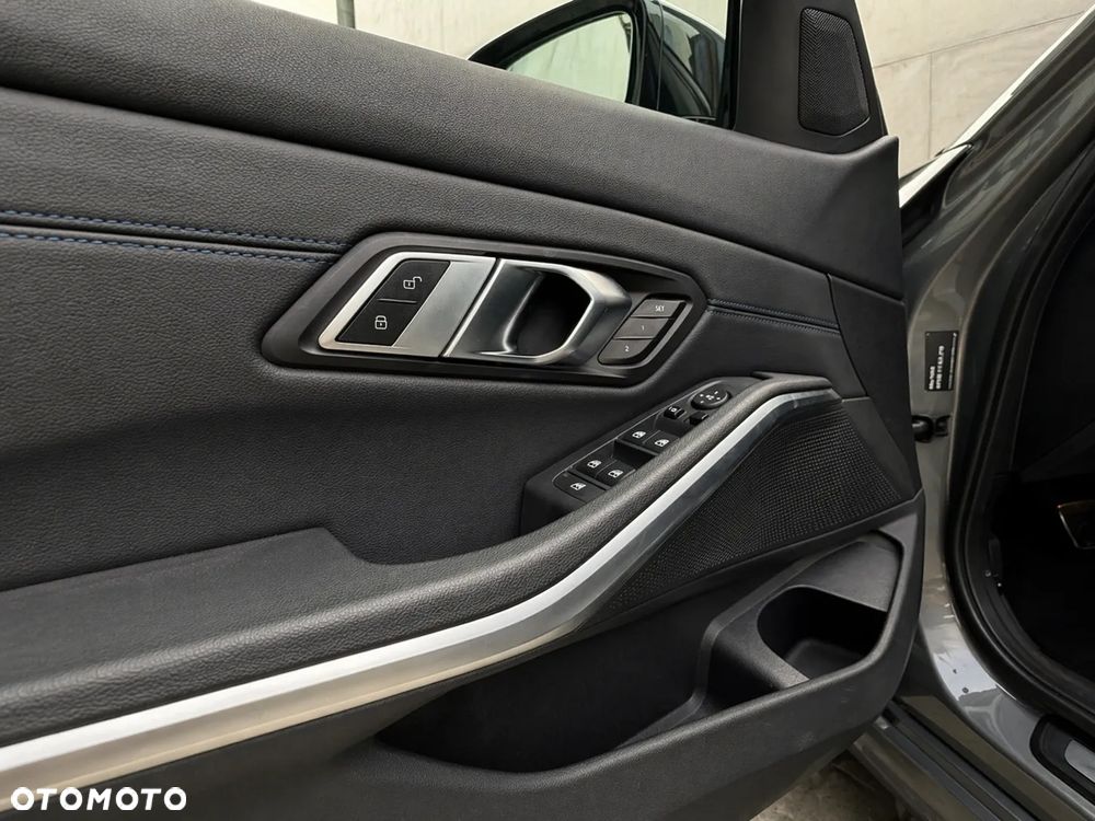 BMW Seria 3 320d M Sport - 10