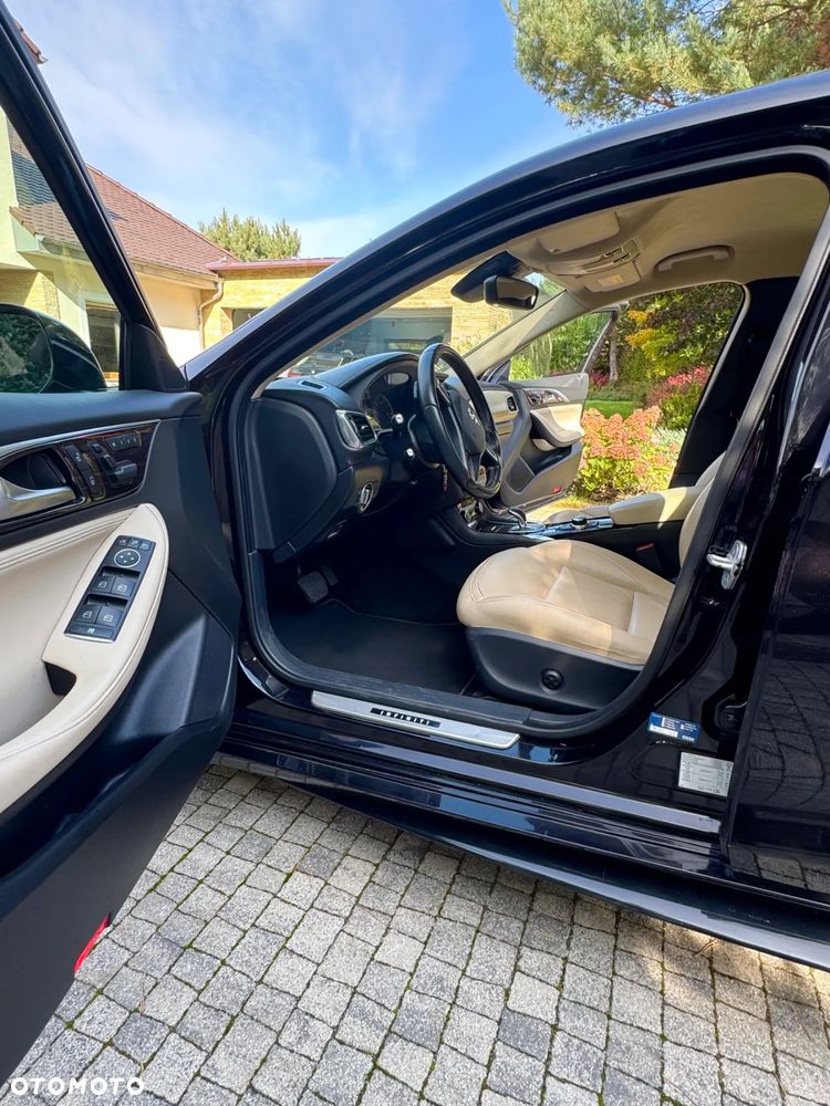 Infiniti Q30 - 12