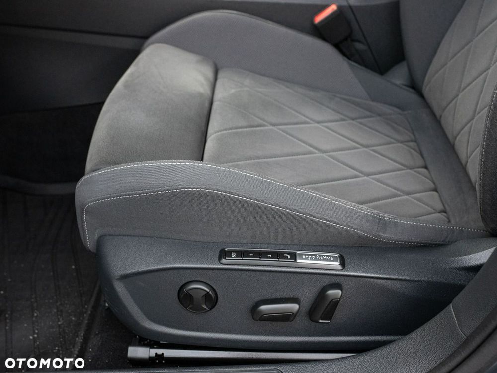 Volkswagen Golf 1.5 eTSI EVO Style DSG - 11