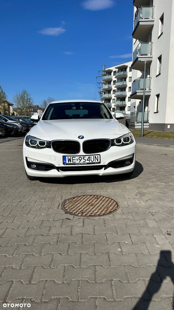 BMW 3GT 320i xDrive Advantage - 3