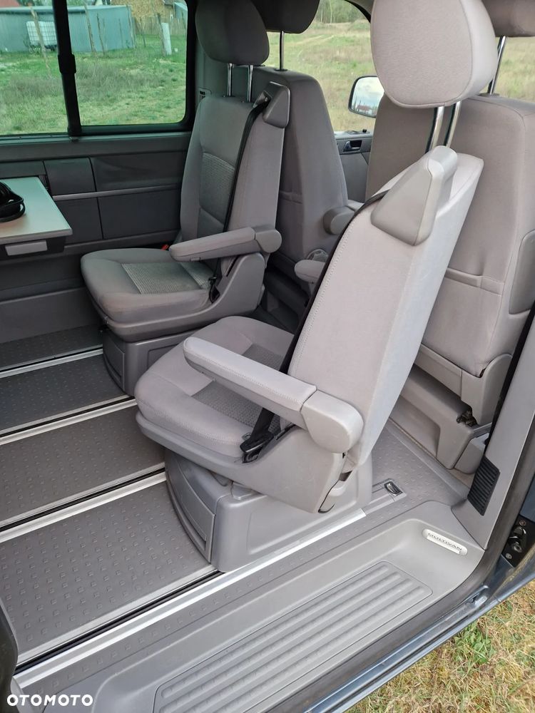 Volkswagen Multivan - 24