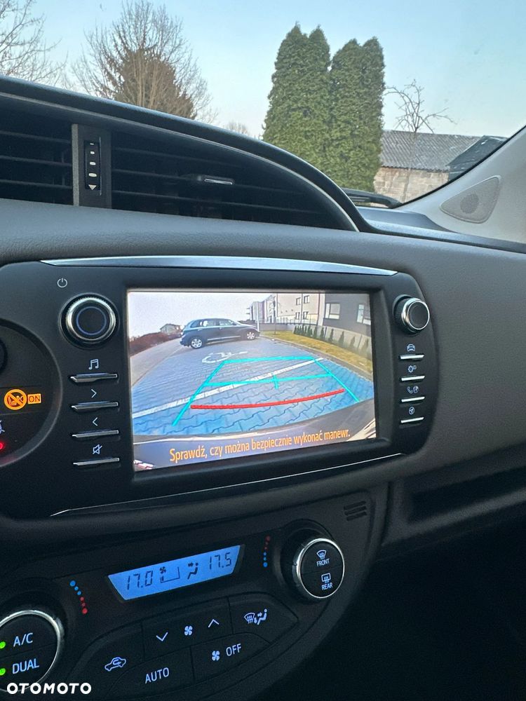 Toyota Yaris Hybrid 100 Premium - 11