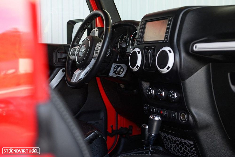 Jeep Wrangler 2.8 CRD Auto Sport - 23