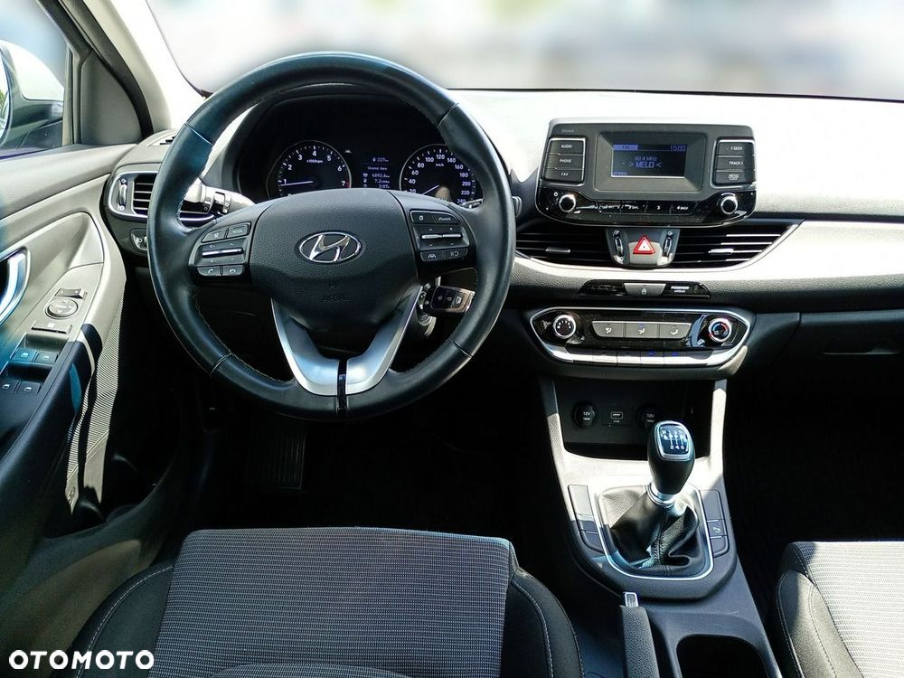 Hyundai i30 1.5 DPI Classic + - 11