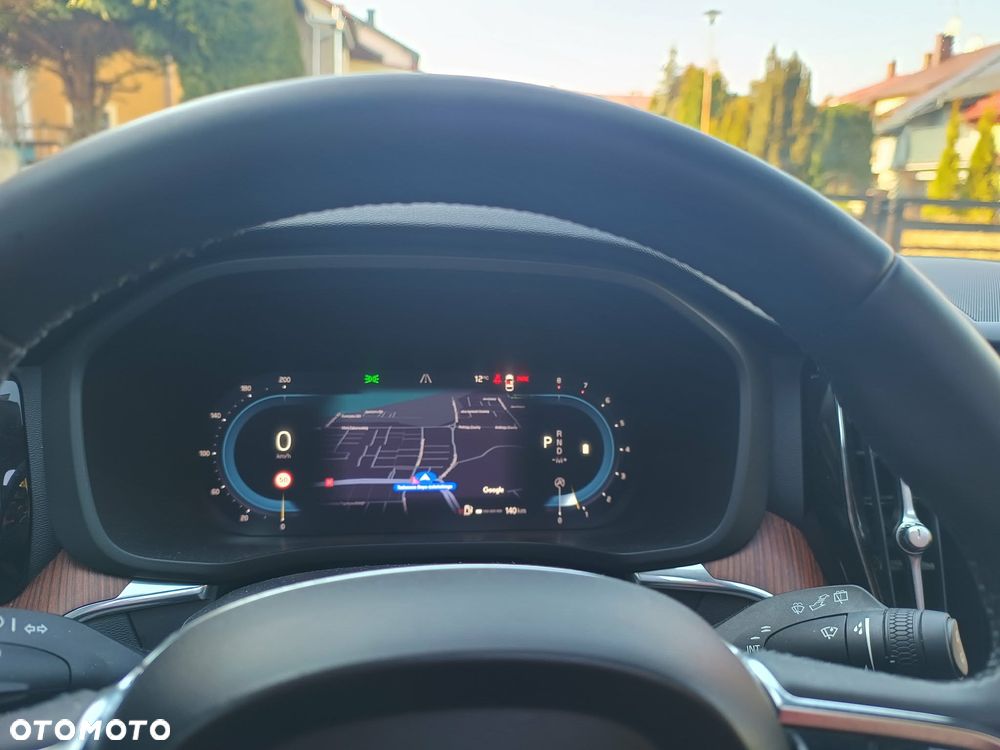 Volvo XC 60 B5 B AWD Plus Dark - 34