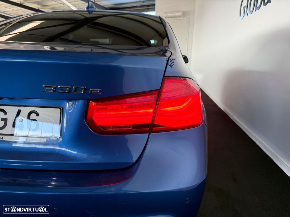 BMW 330 e iPerformance Pack M - 28