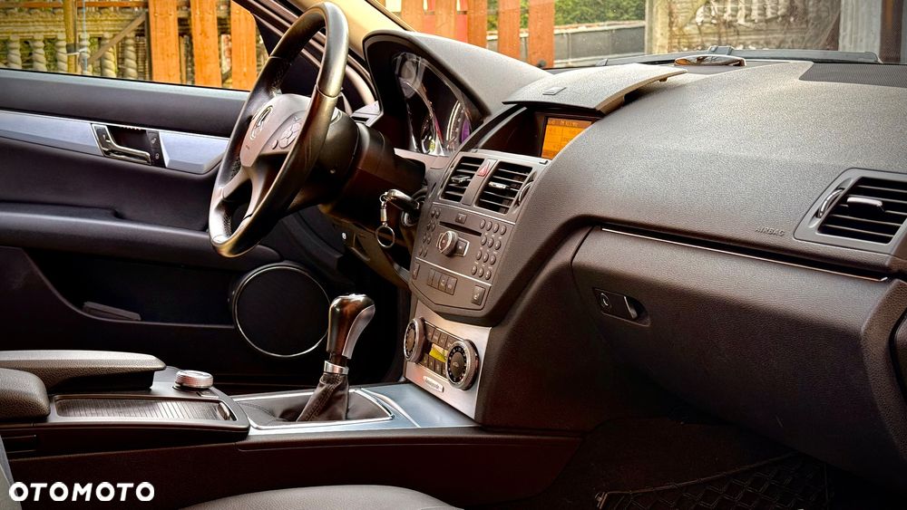 Mercedes-Benz Klasa C 200 T CGI BlueEFFICIENCY Avantgarde - 9