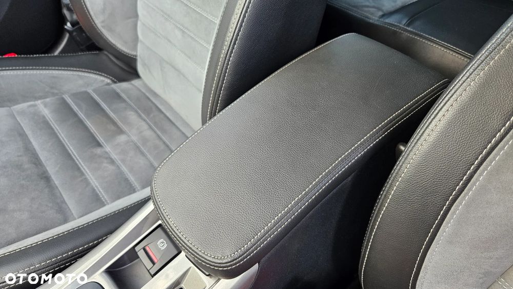 Renault Laguna 2.0 DCi GT 4WS - 28