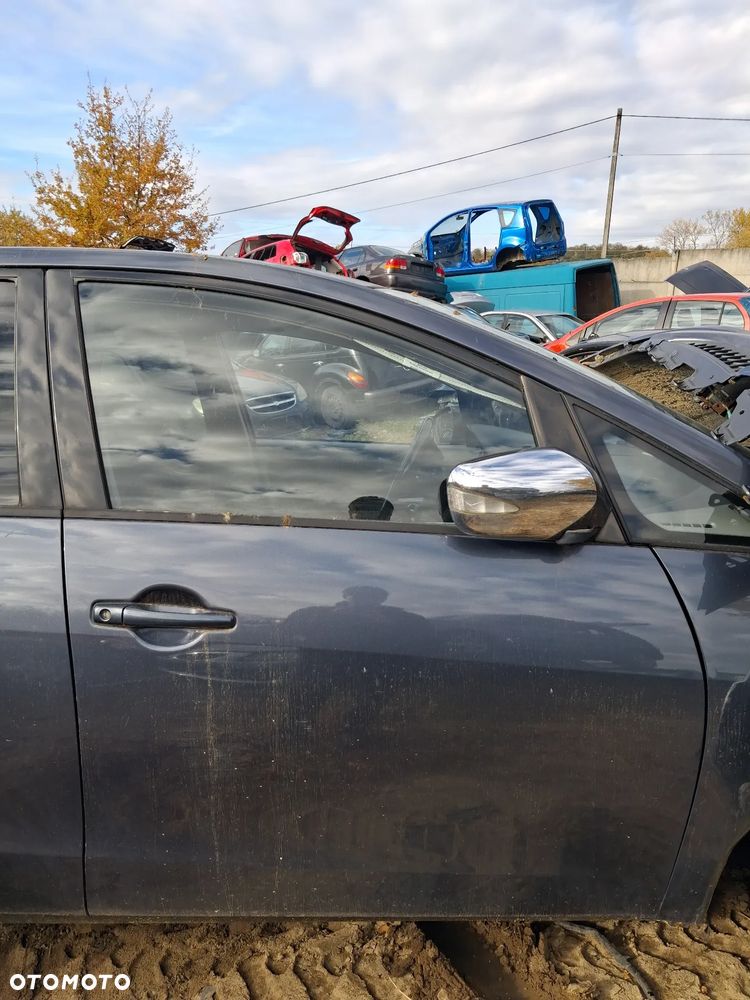 Mitsubishi grandis 06 drzwi prawy przod A72A - 1