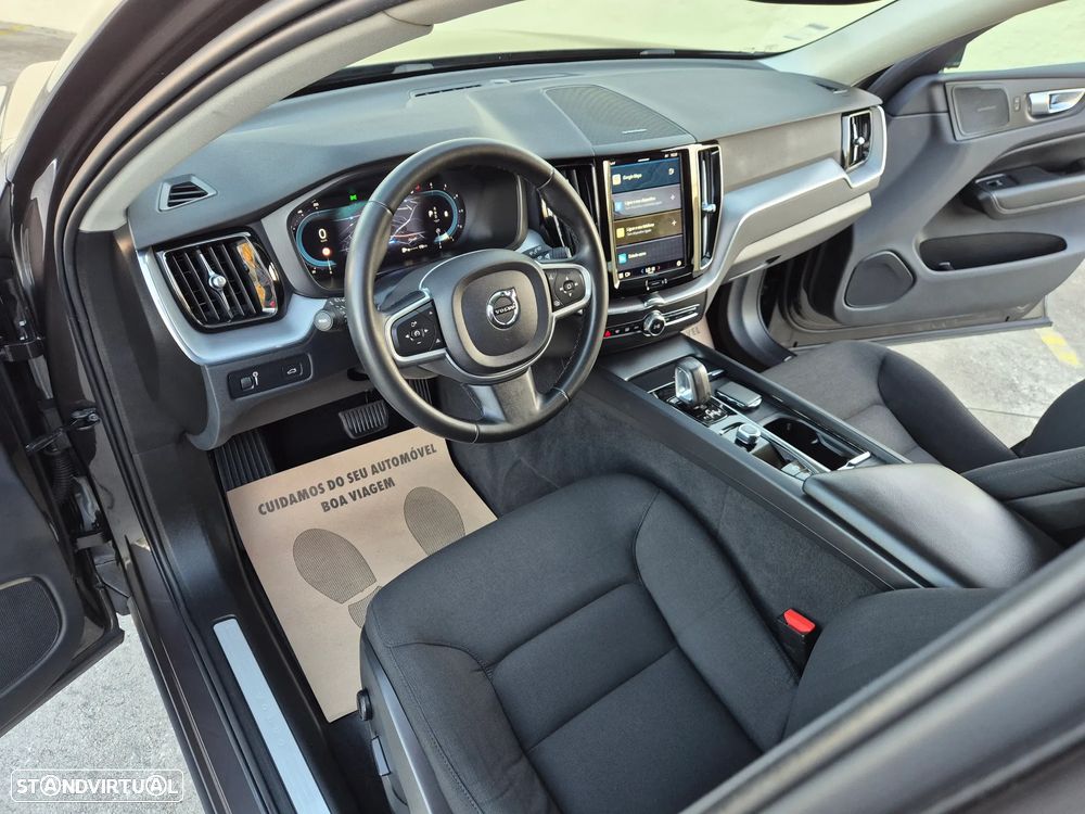 Volvo XC 60 2.0 B4 Momentum Plus - 5