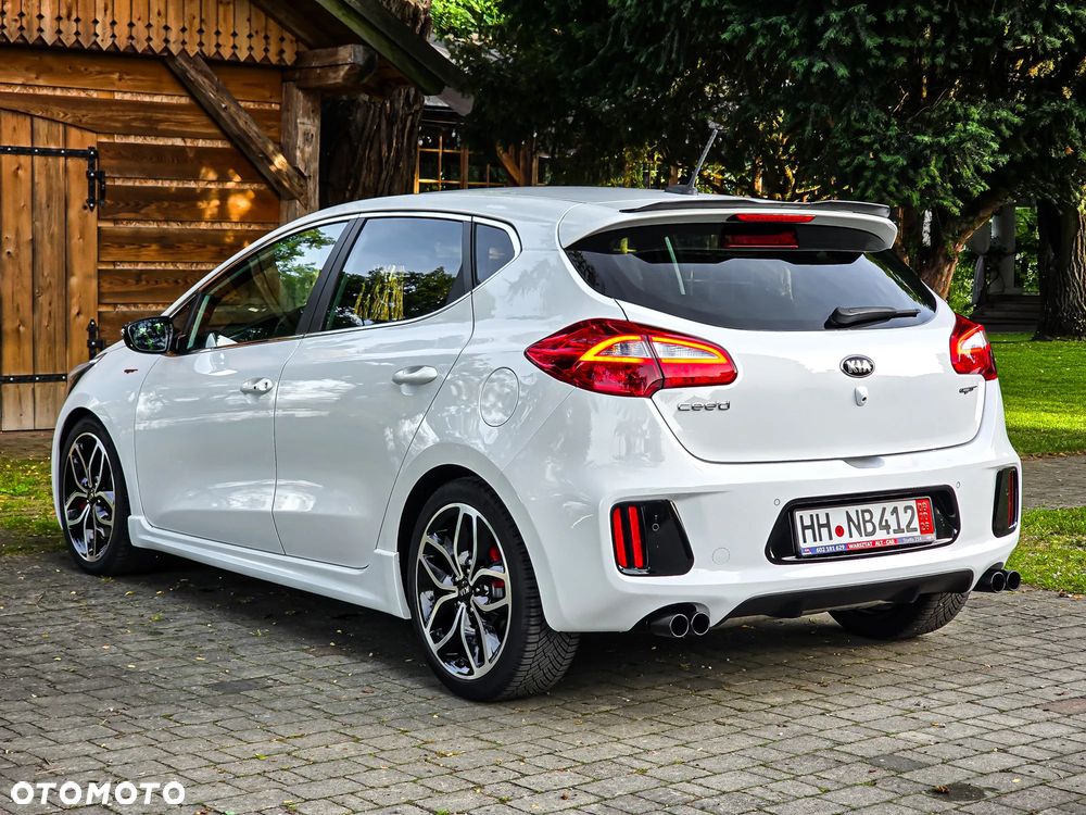 Kia Ceed - 11