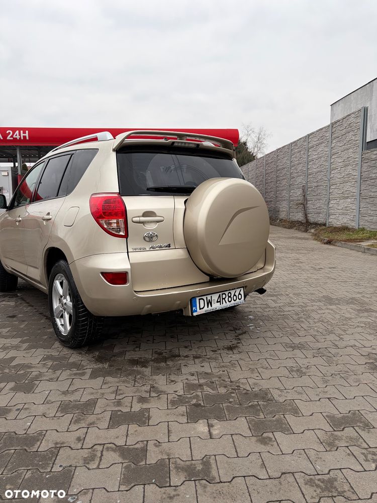 Toyota RAV4 ver-2-0-active-4x2 - 4