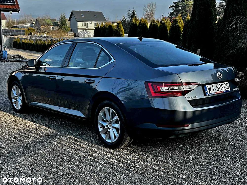Skoda Superb 2.0 TDI Style DSG - 4