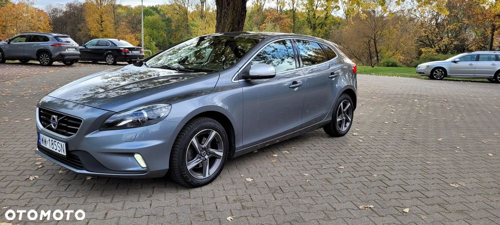 Volvo V40 D2 Drive-E R-Design Momentum - 1