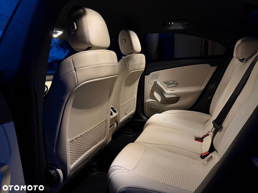 Mercedes-Benz CLA 180 7G-DCT - 12