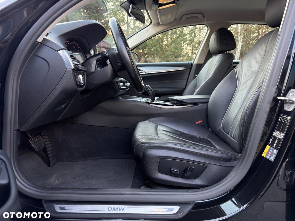 BMW Seria 5 530e Luxury Line sport - 17