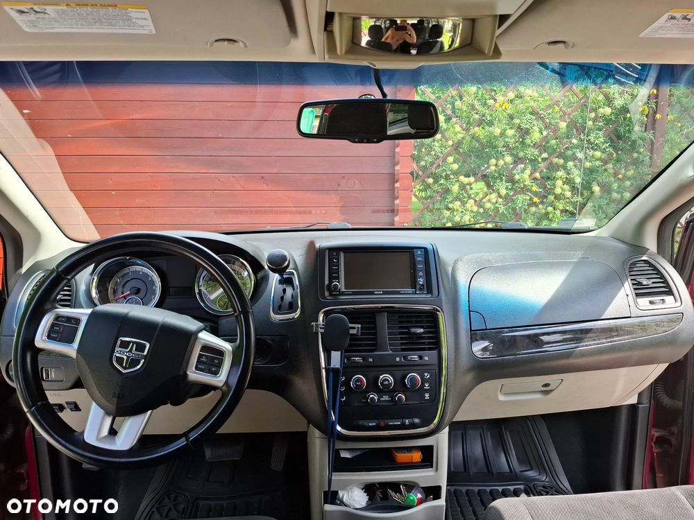 Dodge Grand Caravan - 10