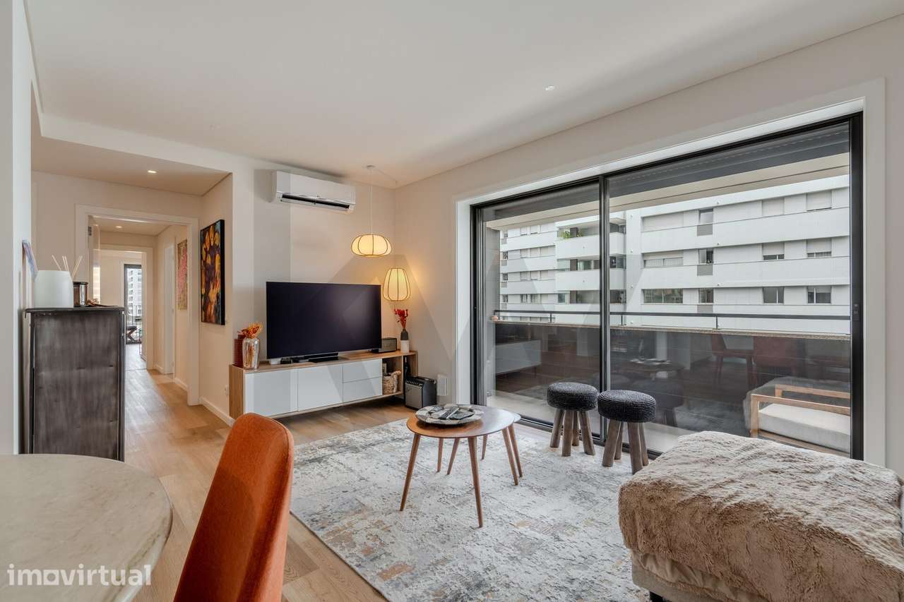 T2 para Arrendar no Avenida Altear | Piscina no Rooftop · Garagem com - Grande imagem: 2/38