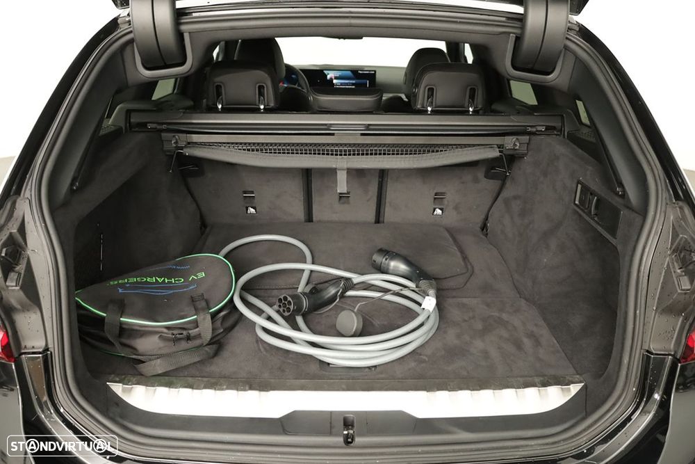 BMW 330 e Edição Desportiva M Auto - 24