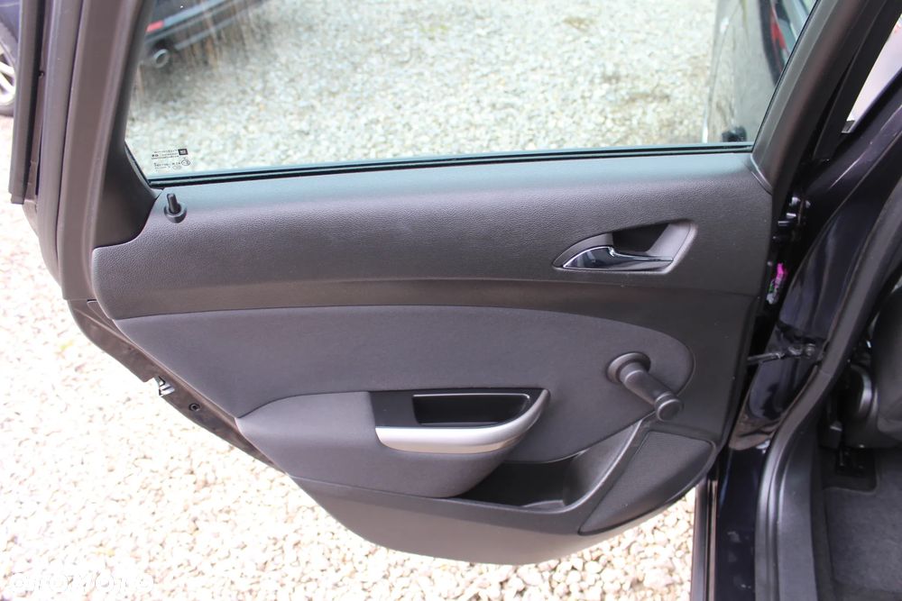 Opel Astra 1.6 Design Edition - 24