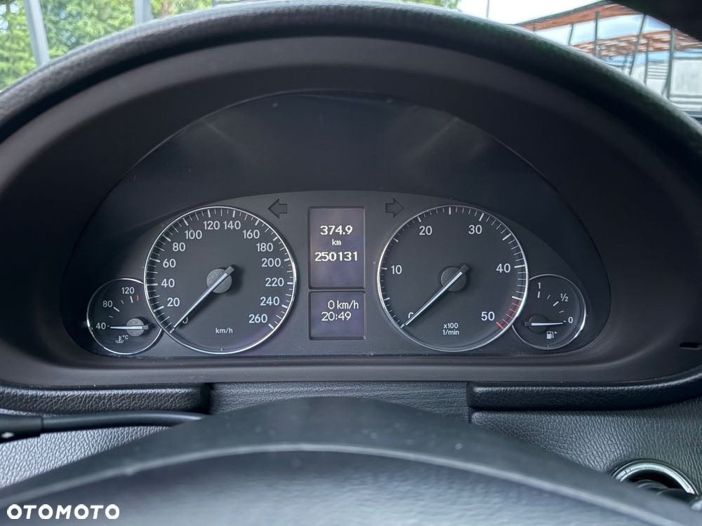 Mercedes-Benz Klasa C 200 CDI Avantgarde - 32