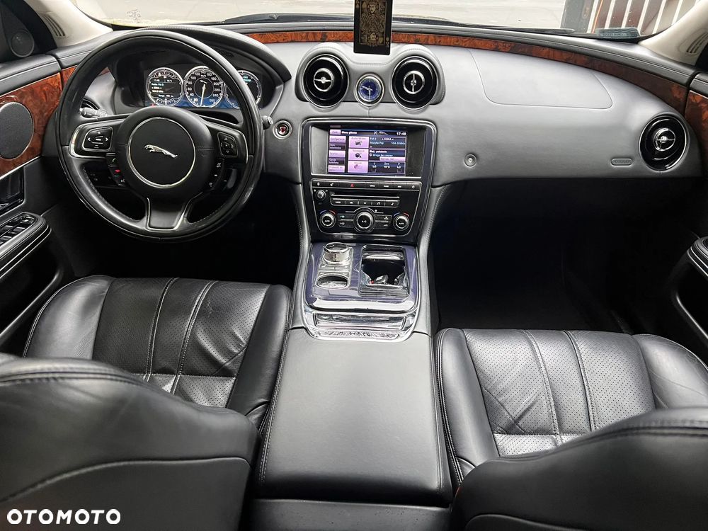 Jaguar XJ 3.0 D V6 LWB Premium Luxury - 5