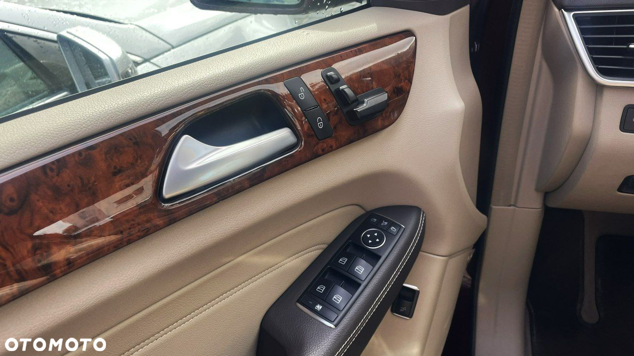 Mercedes-Benz ML 350 BlueTec 4-Matic - 10