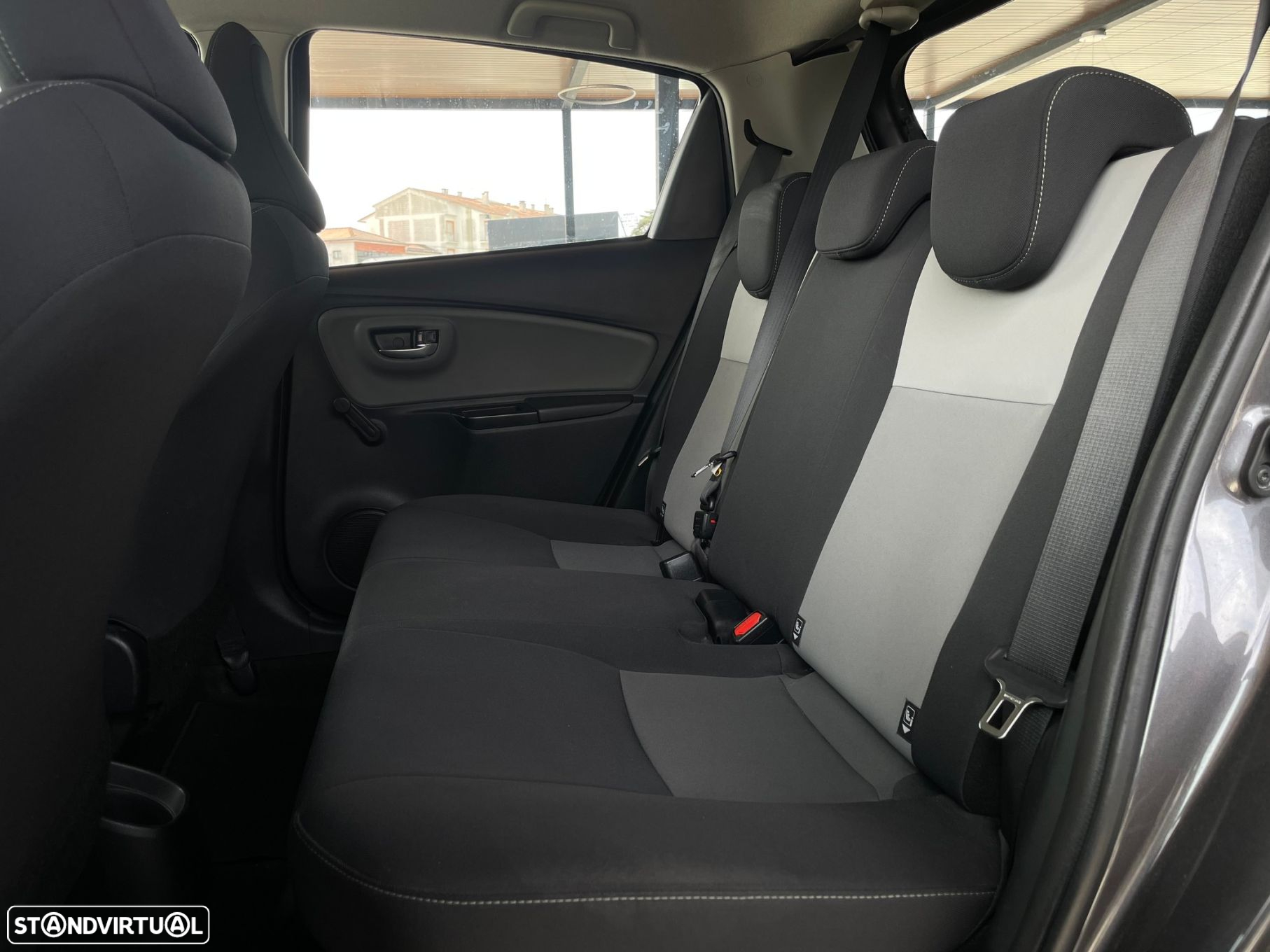 Toyota Yaris 1.5 HSD Comfort - 12