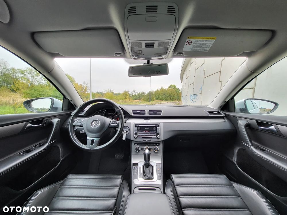 Volkswagen Passat Variant 2.0 TDI 4Motion DSG BlueMotion Tech R-Line - 16