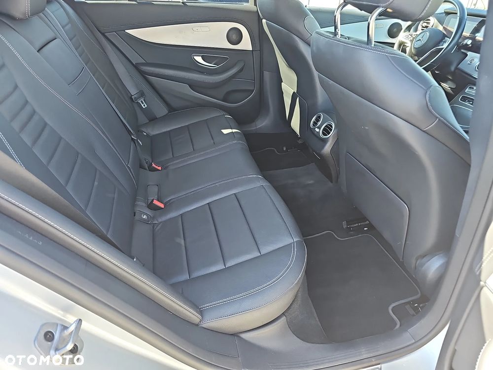 Mercedes-Benz Klasa E 220 d mHEV 4-Matic Exclusive 9G-Tronic - 23