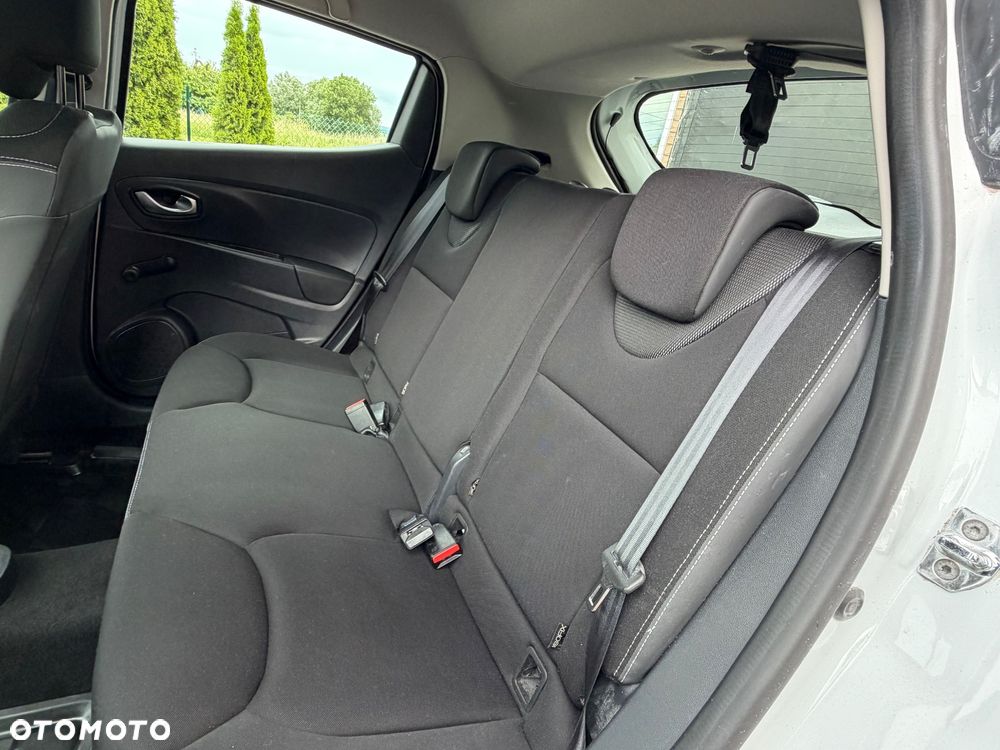 Renault Clio 1.2 16V 75 Business - 11