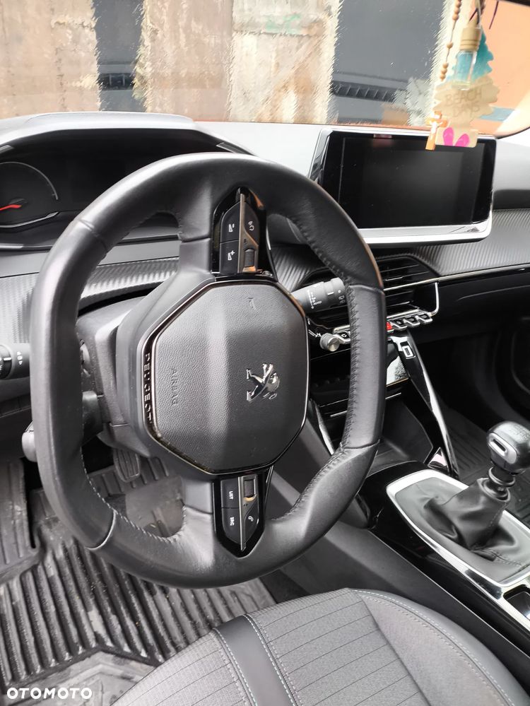 Peugeot 2008 1.2 PureTech Allure S&S - 22