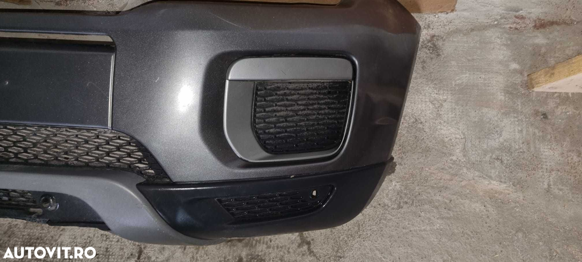 Bara fata Range Rover Evoque facelift cu mic defect - 3