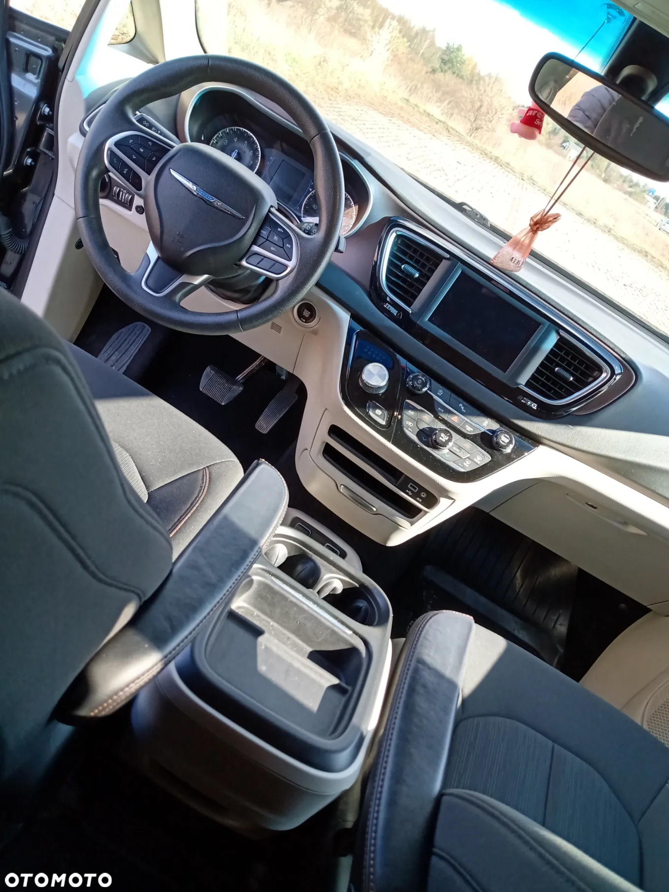 Chrysler Pacifica - 16