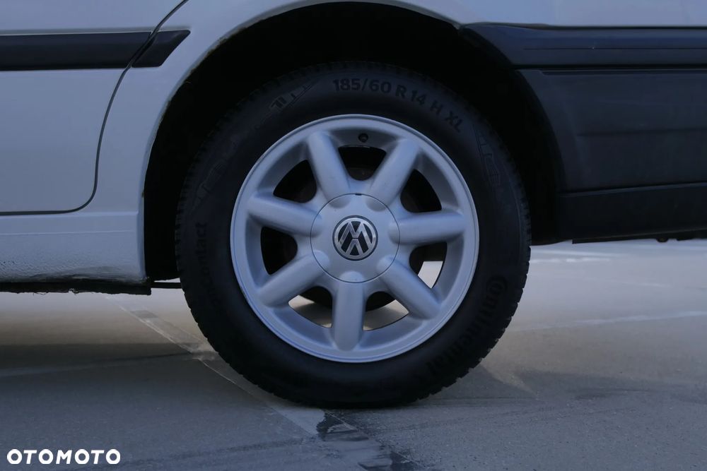Volkswagen Golf 1.4 CL - 24