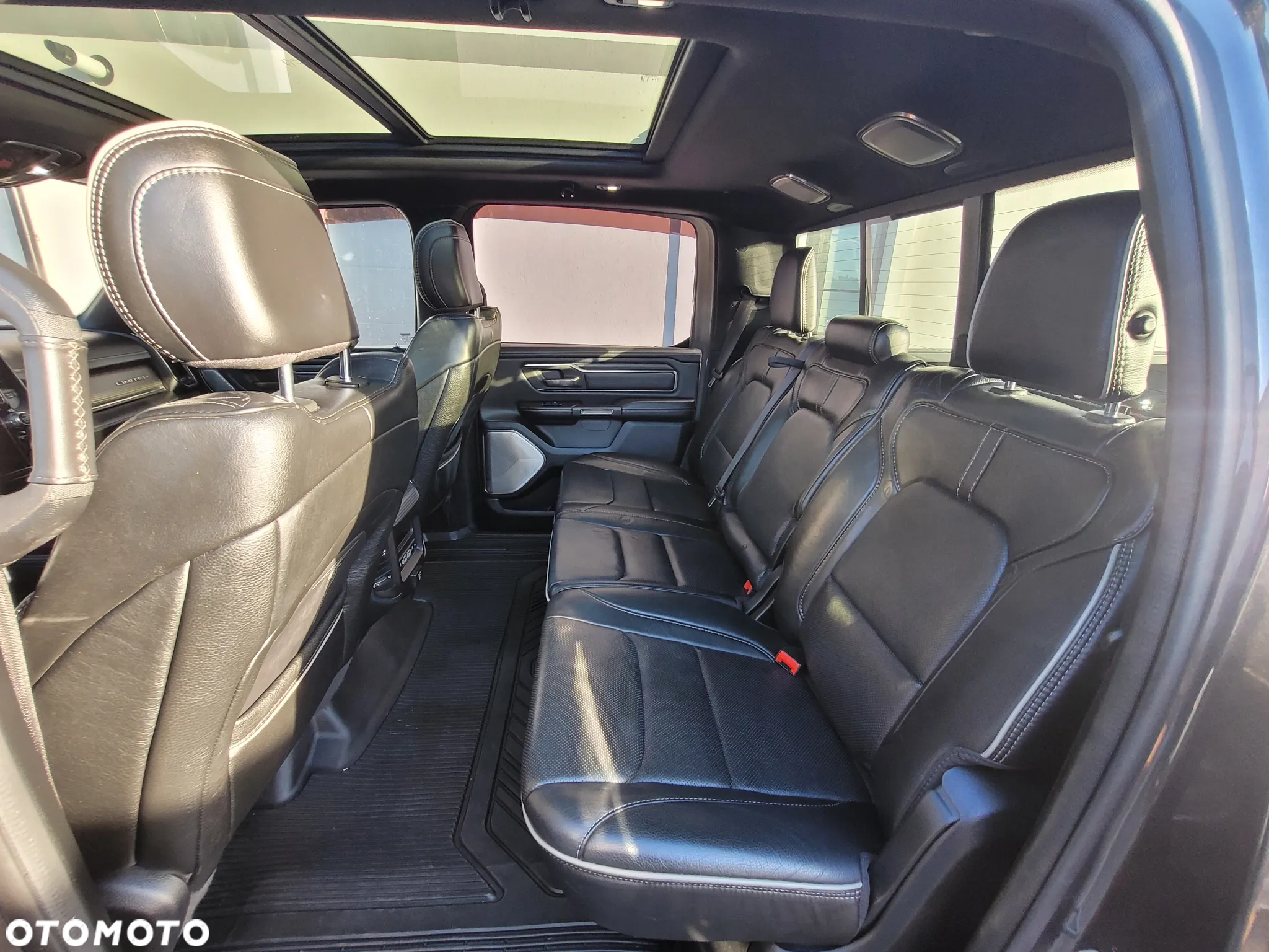 RAM 1500 Crew Cab Shortbed Limited - 18