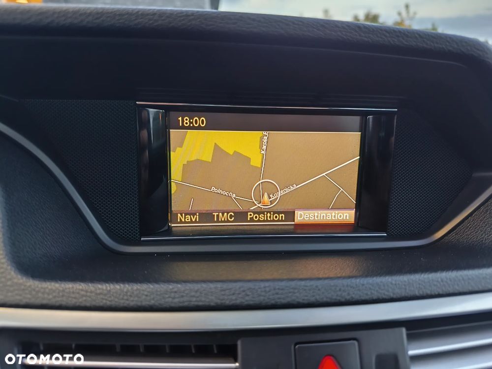 Mercedes-Benz Klasa E 200 CGI BlueEffICIENCY Elegance - 32