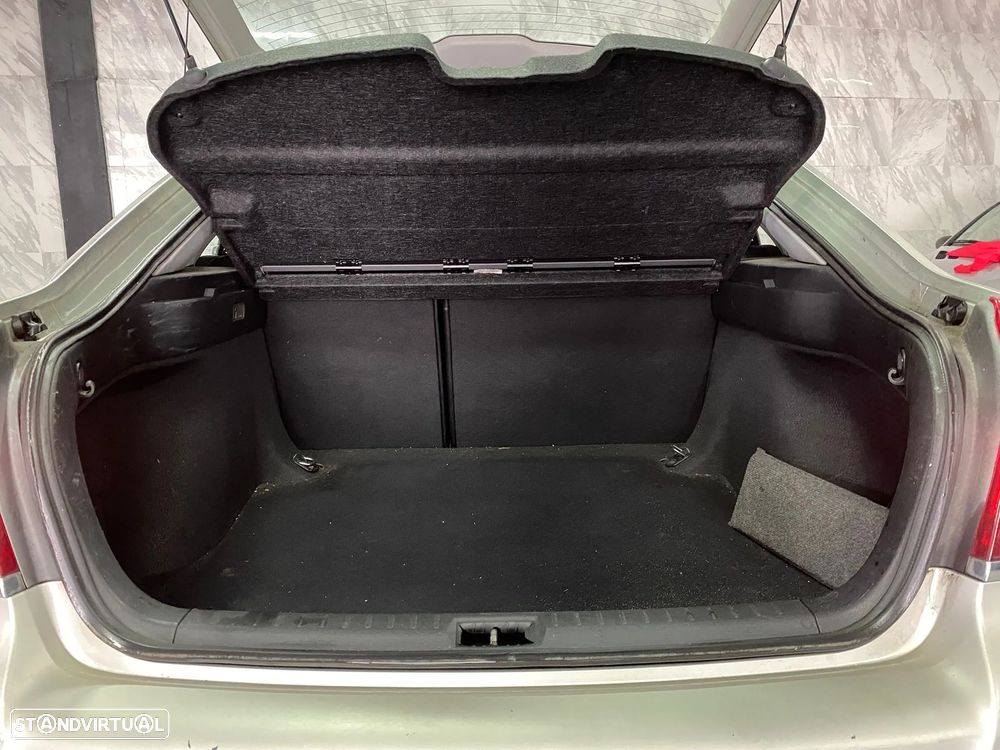 Toyota Avensis LB 2.0 D-4D Sol S/GPS - 22