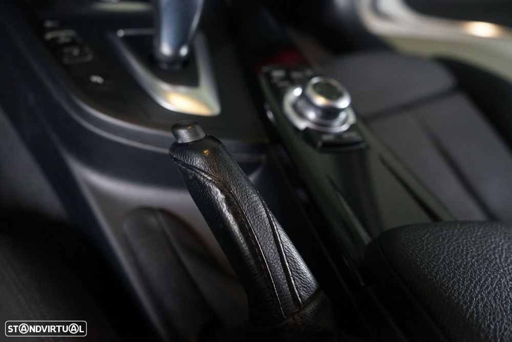 BMW 320 d Touring Aut. Efficient Dynamics Edition - 39