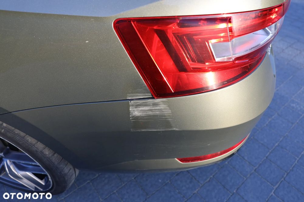 Skoda Superb 2.0 TDI Sportline DSG - 23