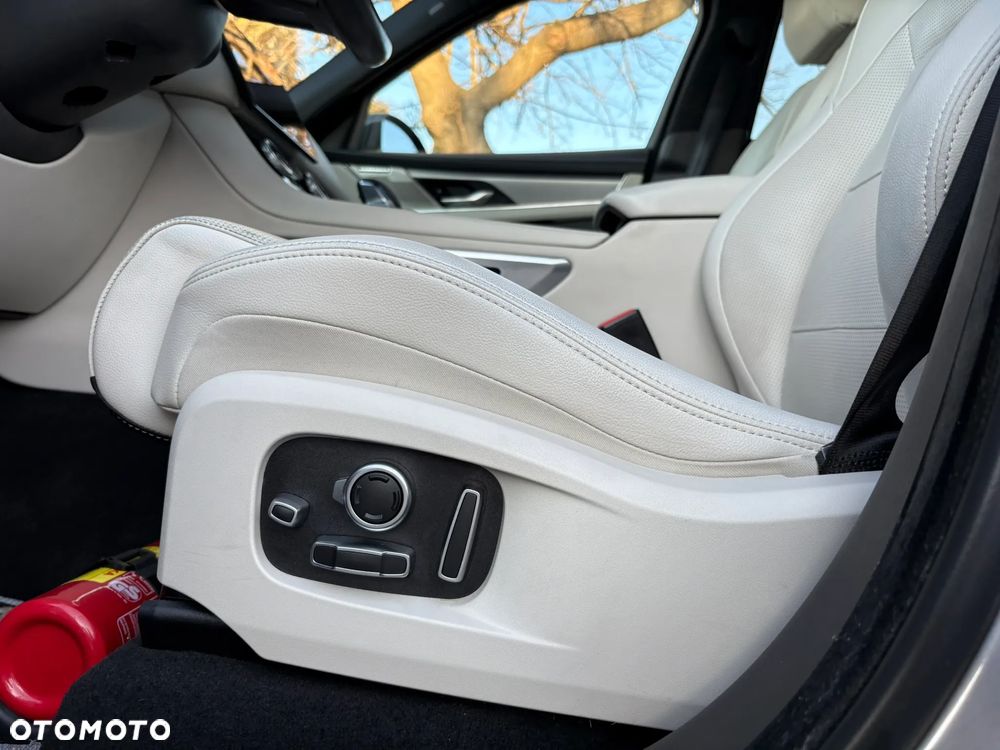 Jaguar F-Pace 2.0 P400e PHEV AWD R-Dynamic SE - 10