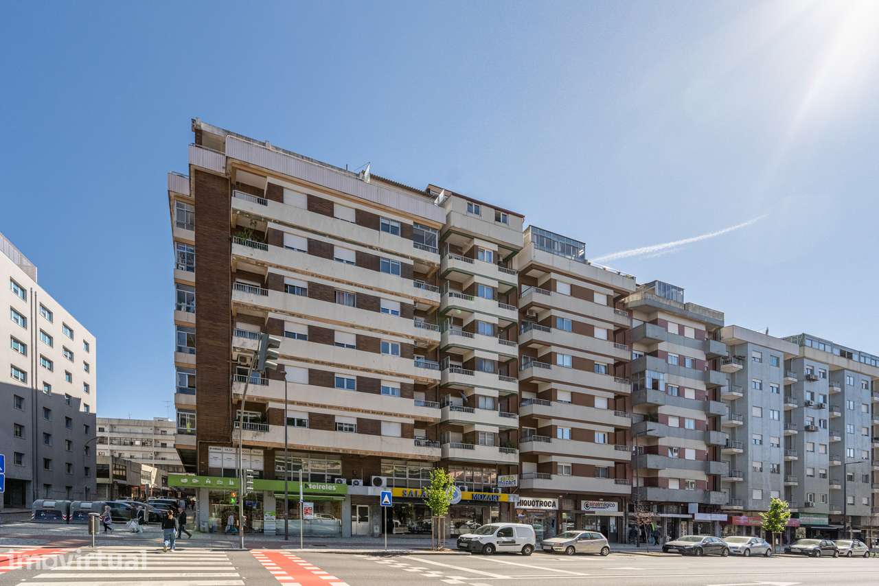Apartamento T2+2 em plena Avenida da Liberdade - Grande imagem: 2/31