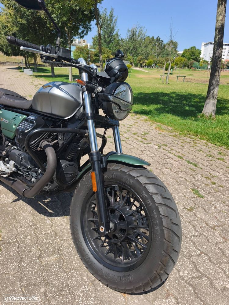 Moto Guzzi V9 Bobber - 8