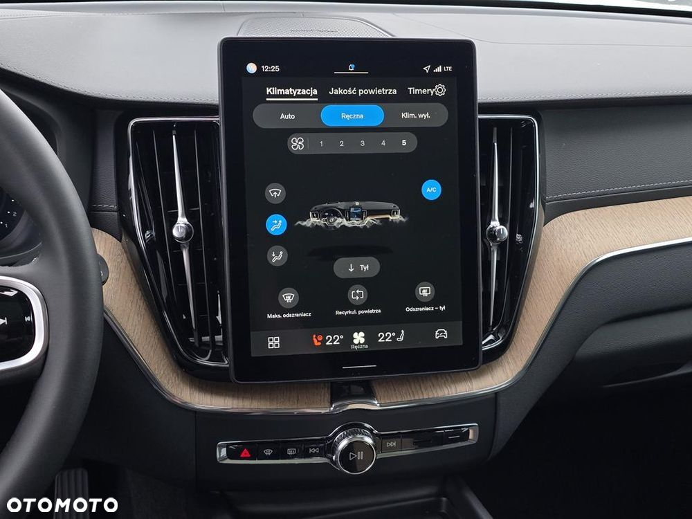 Volvo XC 60 B5 B AWD Plus Dark - 16