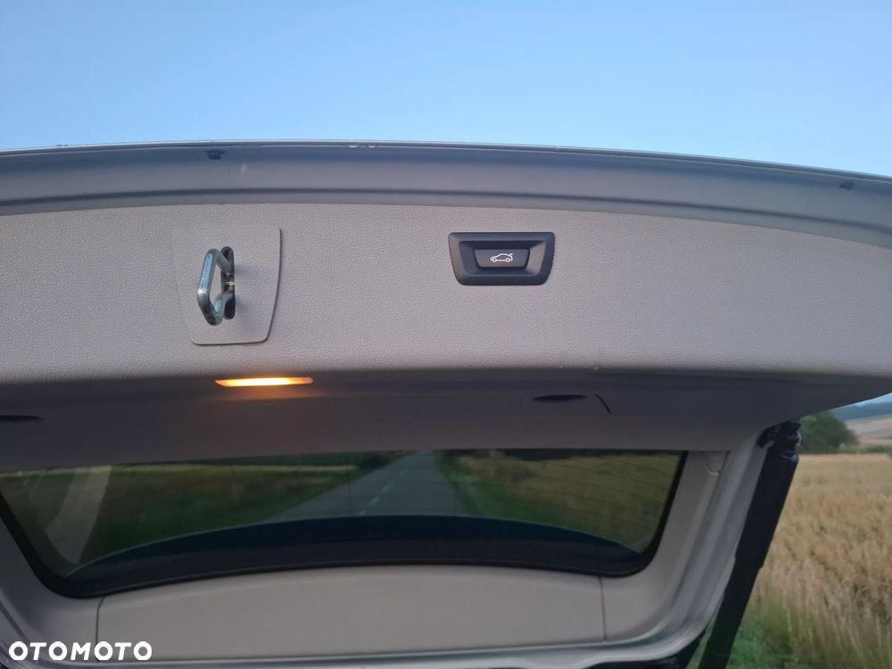 BMW Seria 3 320d Sport Line - 12