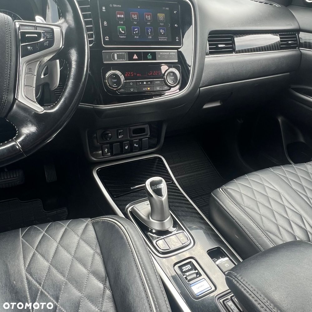 Mitsubishi Outlander 2.4 4WD Diamant - 36