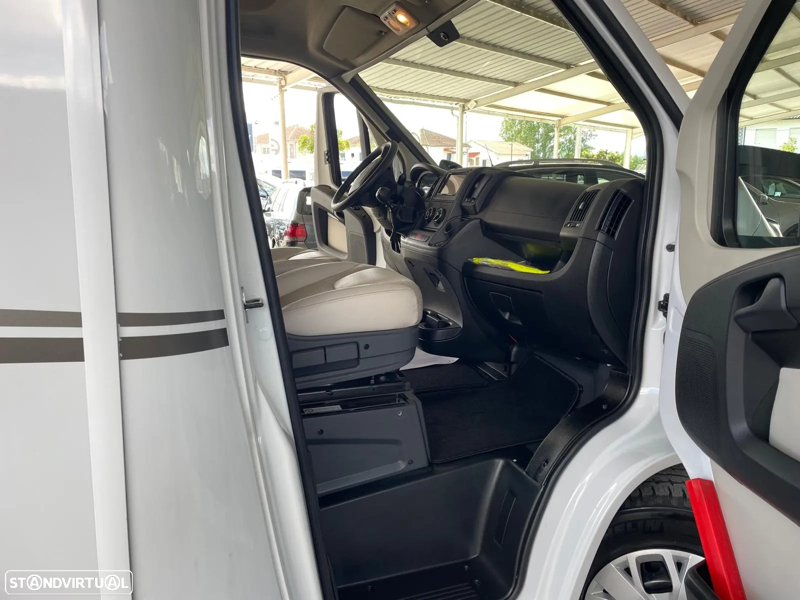 Burstner Lyseo Time Fidelity - Autocaravana c/Camas Central e Elevatória - 11