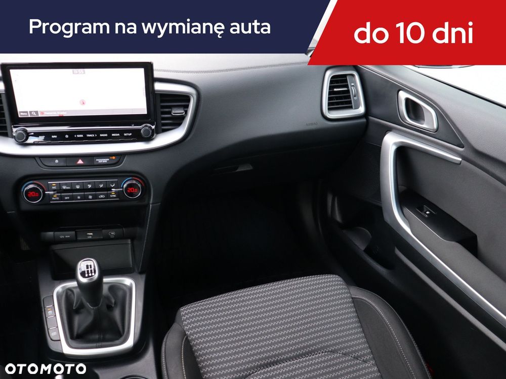 Kia Ceed - 10
