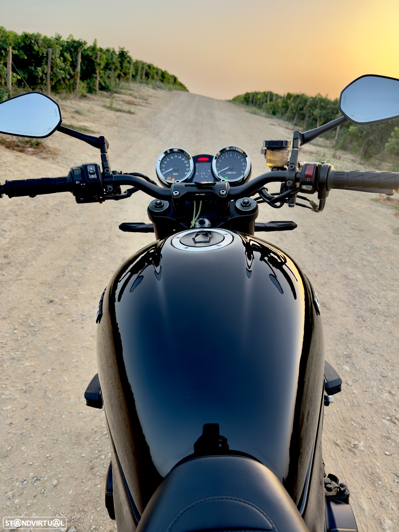Kawasaki Z 900 rs - 5