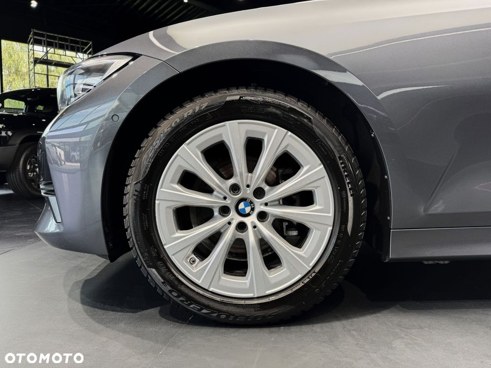 BMW Seria 3 318i - 21